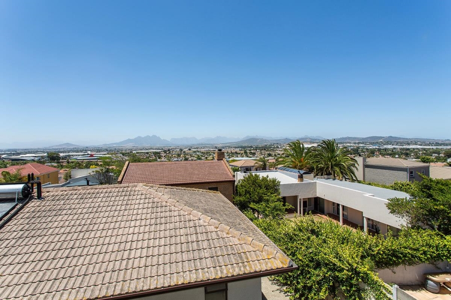 6 Bedroom Property for Sale in Vredekloof Heights Western Cape